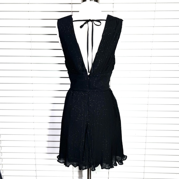 🚫SOLD! NWT🤩|•LA MAISON TALULAH•| V Pleated Chiffon Blk w/Gold Sparkle Dress - Picture 6 of 16